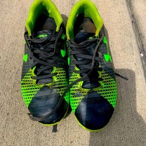 Under Armour youth size 2 baseball/softball cleats, green